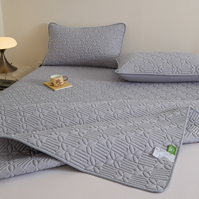 91家纺网 家纺一手货源 找家纺 芬晴家纺 2025新款A类全棉水洗棉床盖-心欢系列-遇见系列 依恋-浅灰