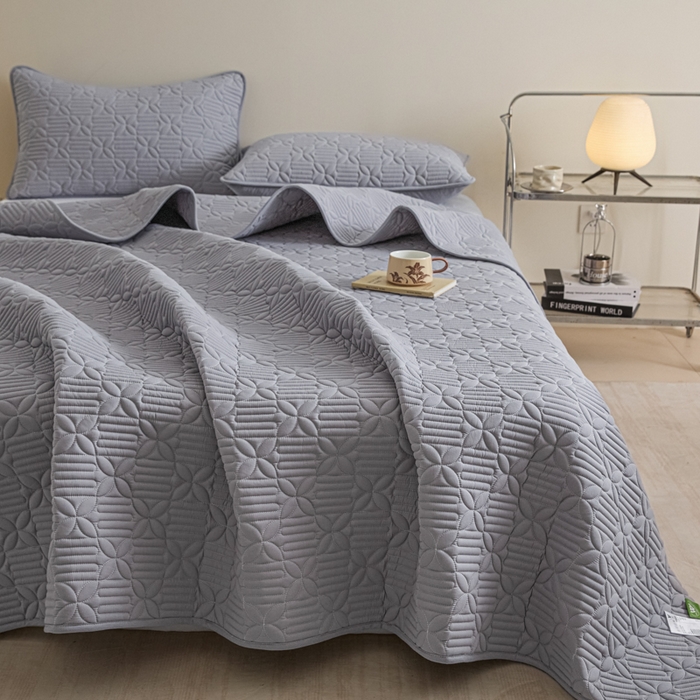 91家纺网 家纺一手货源 找家纺 芬晴家纺 2025新款A类全棉水洗棉床盖-心欢系列-遇见系列 依恋-浅灰