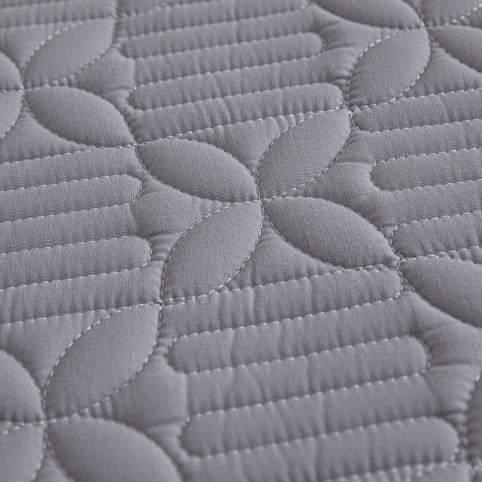 91家纺网 家纺一手货源 找家纺 芬晴家纺 2025新款A类全棉水洗棉床盖-心欢系列-遇见系列 依恋-浅灰