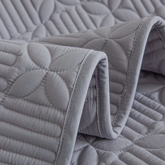 91家纺网 家纺一手货源 找家纺 芬晴家纺 2025新款A类全棉水洗棉床盖-心欢系列-遇见系列 依恋-浅灰