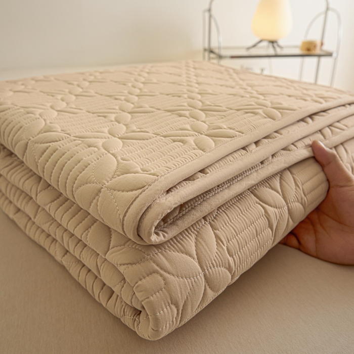 91家纺网 家纺一手货源 找家纺 芬晴家纺 2025新款A类全棉水洗棉床盖-心欢系列-遇见系列 依恋-浅卡