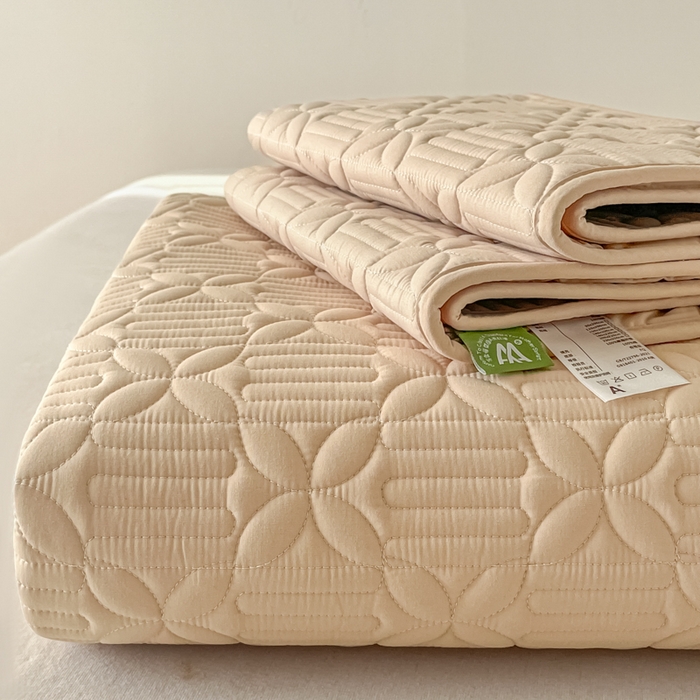 91家纺网 家纺一手货源 找家纺 芬晴家纺 2025新款A类全棉水洗棉床盖-心欢系列-遇见系列 依恋-浅卡