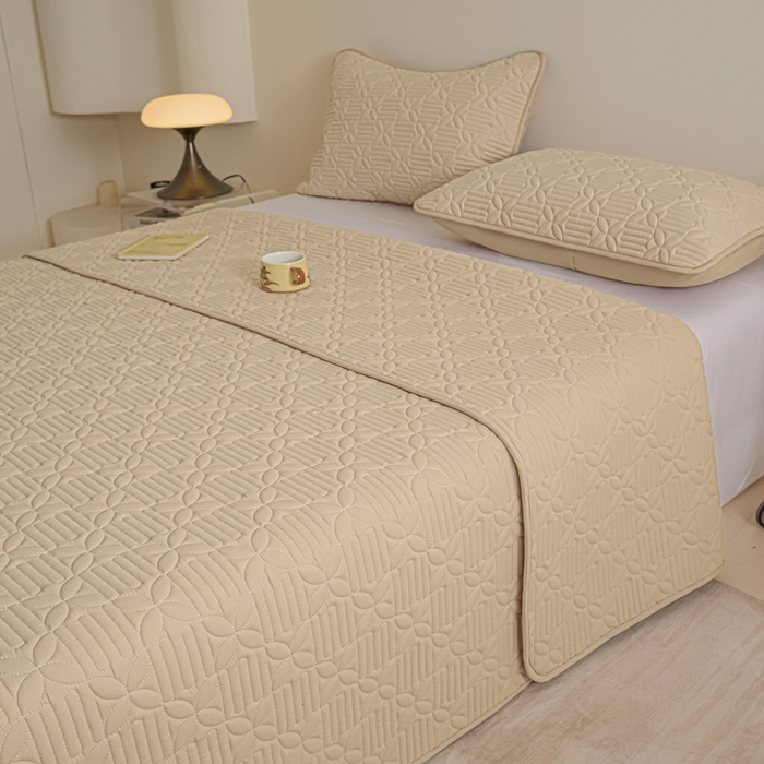 91家纺网 家纺一手货源 找家纺 芬晴家纺 2025新款A类全棉水洗棉床盖-心欢系列-遇见系列 依恋-浅卡