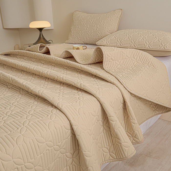 91家纺网 家纺一手货源 找家纺 芬晴家纺 2025新款A类全棉水洗棉床盖-心欢系列-遇见系列 依恋-浅卡