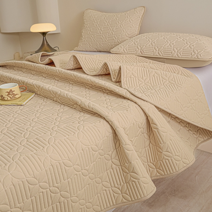 91家纺网 家纺一手货源 找家纺 芬晴家纺 2025新款A类全棉水洗棉床盖-心欢系列-遇见系列 依恋-浅卡