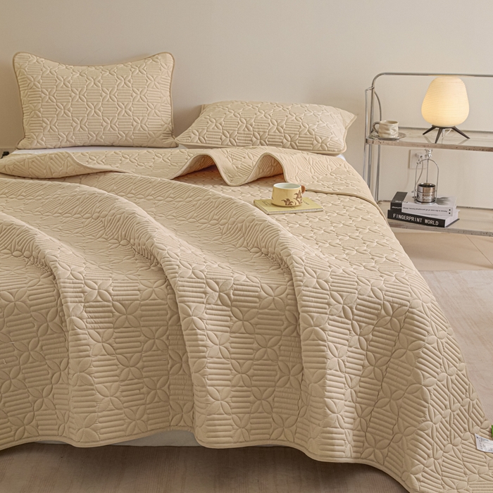 91家纺网 家纺一手货源 找家纺 芬晴家纺 2025新款A类全棉水洗棉床盖-心欢系列-遇见系列 依恋-浅卡