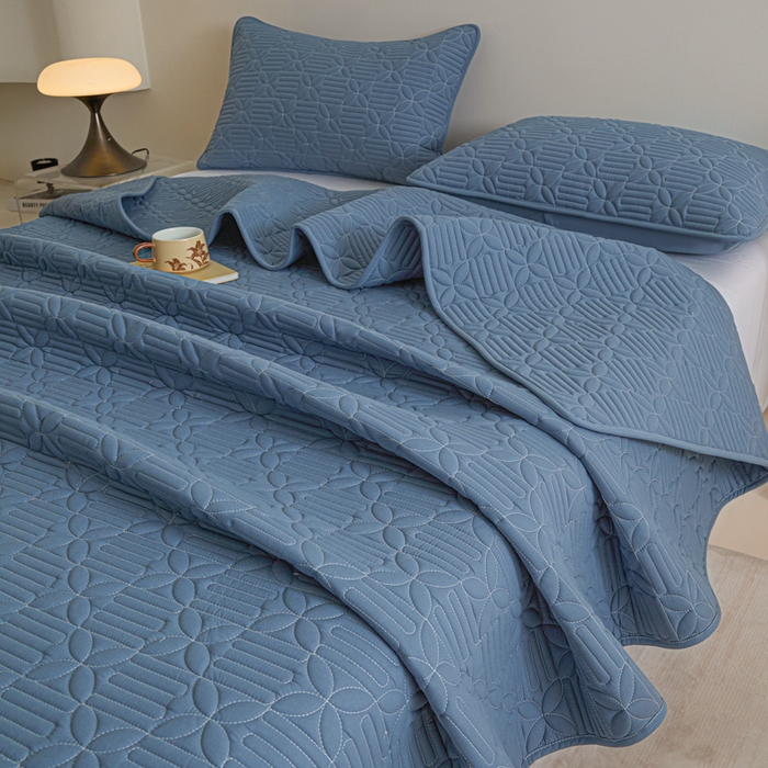 91家纺网 家纺一手货源 找家纺 芬晴家纺 2025新款A类全棉水洗棉床盖-心欢系列-遇见系列 依恋-雾蓝