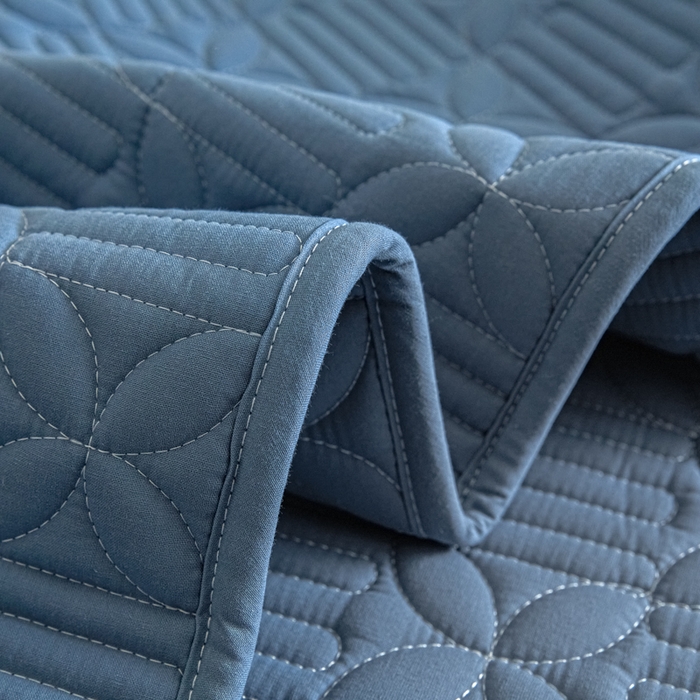 91家纺网 家纺一手货源 找家纺 芬晴家纺 2025新款A类全棉水洗棉床盖-心欢系列-遇见系列 依恋-雾蓝