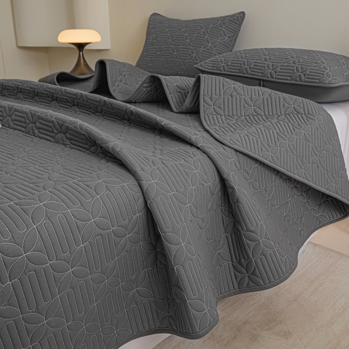 91家纺网 家纺一手货源 找家纺 芬晴家纺 2025新款A类全棉水洗棉床盖-心欢系列-遇见系列 依恋-岩灰