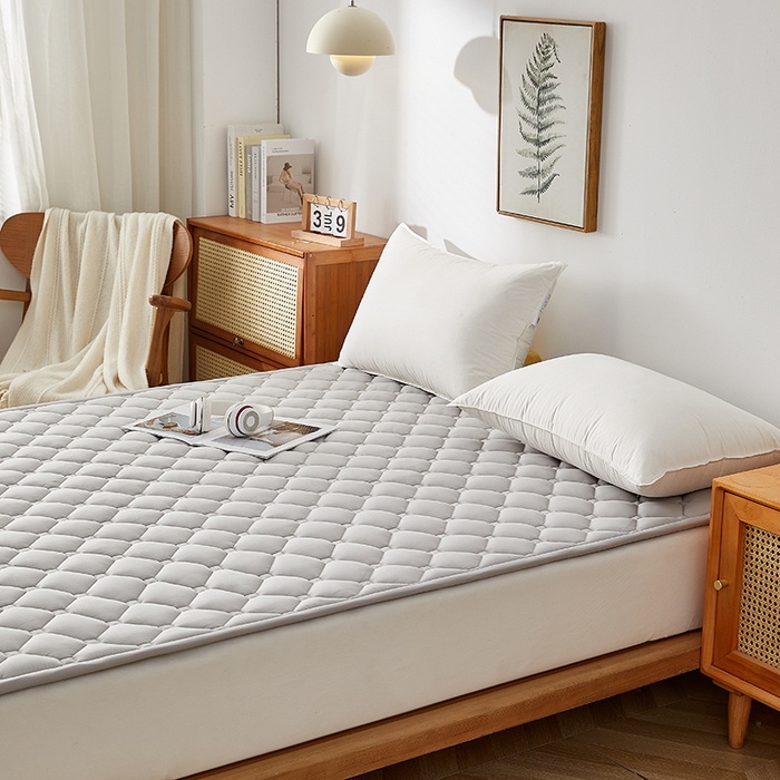 91家纺网 家纺一手货源 找家纺 卓越家纺 2025新款A类全棉夹棉床护垫 浅灰