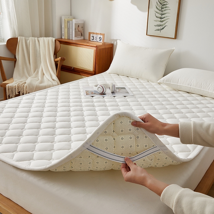 91家纺网 家纺一手货源 找家纺 卓越家纺 2025新款A类全棉夹棉床护垫 奶白