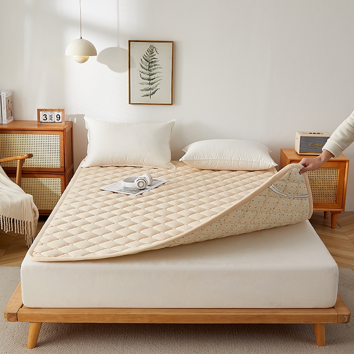 91家纺网 家纺一手货源 找家纺 卓越家纺 2025新款A类全棉夹棉床护垫 驼色