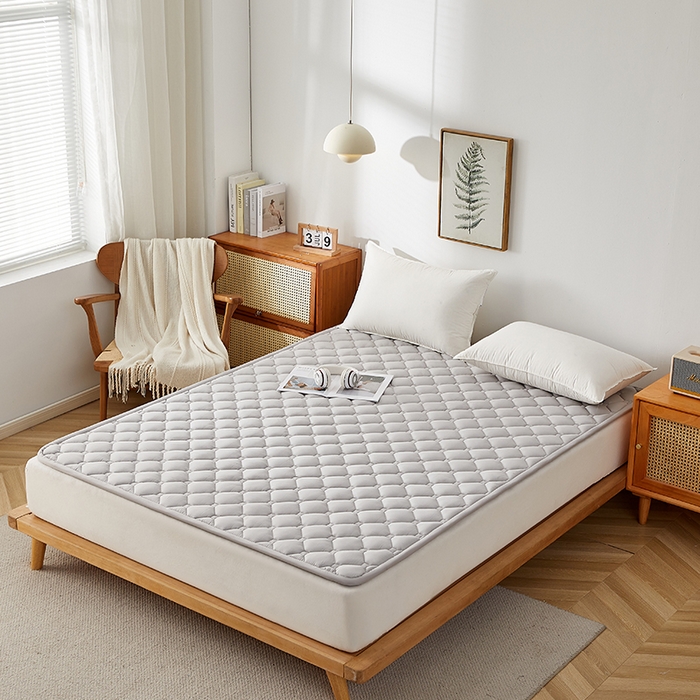 91家纺网 家纺一手货源 找家纺 卓越家纺 2025新款A类全棉夹棉床护垫 浅灰