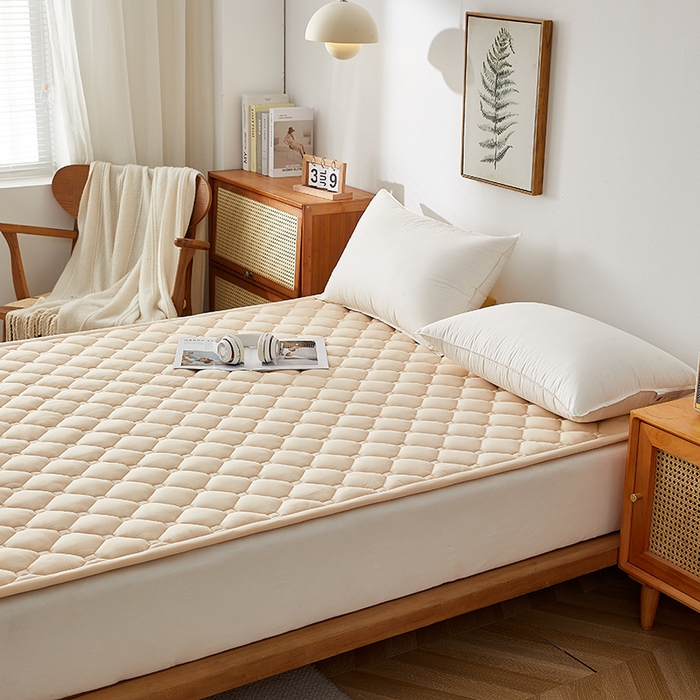 91家纺网 家纺一手货源 找家纺 卓越家纺 2025新款A类全棉夹棉床护垫 驼色