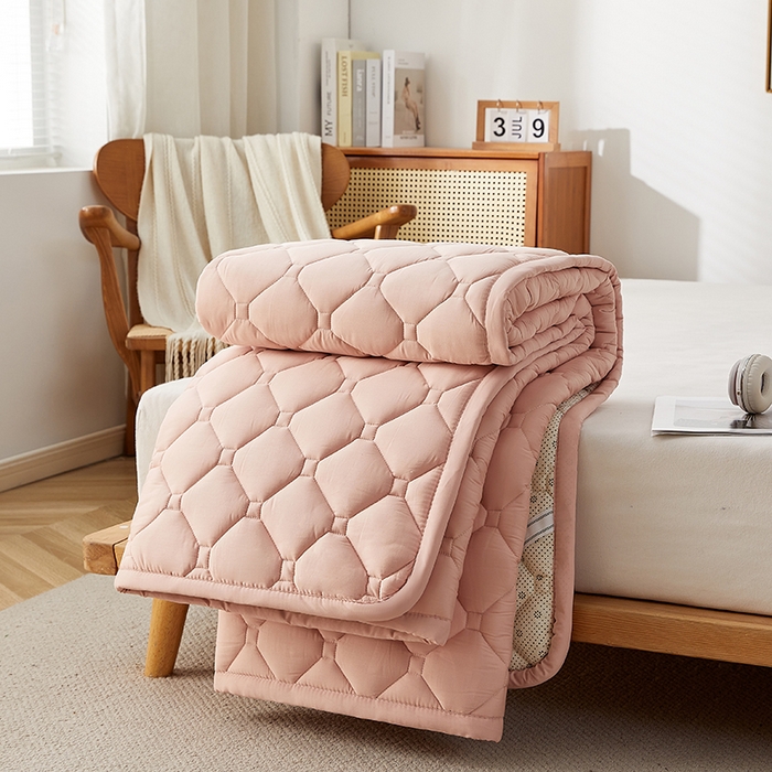 91家纺网 家纺一手货源 找家纺 卓越家纺 2025新款A类全棉夹棉床护垫 豆沙