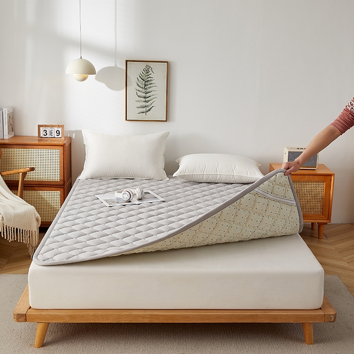 91家纺网 家纺一手货源 找家纺 卓越家纺 2025新款A类全棉夹棉床护垫 浅灰