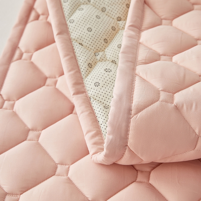 91家纺网 家纺一手货源 找家纺 卓越家纺 2025新款A类全棉夹棉床护垫 豆沙