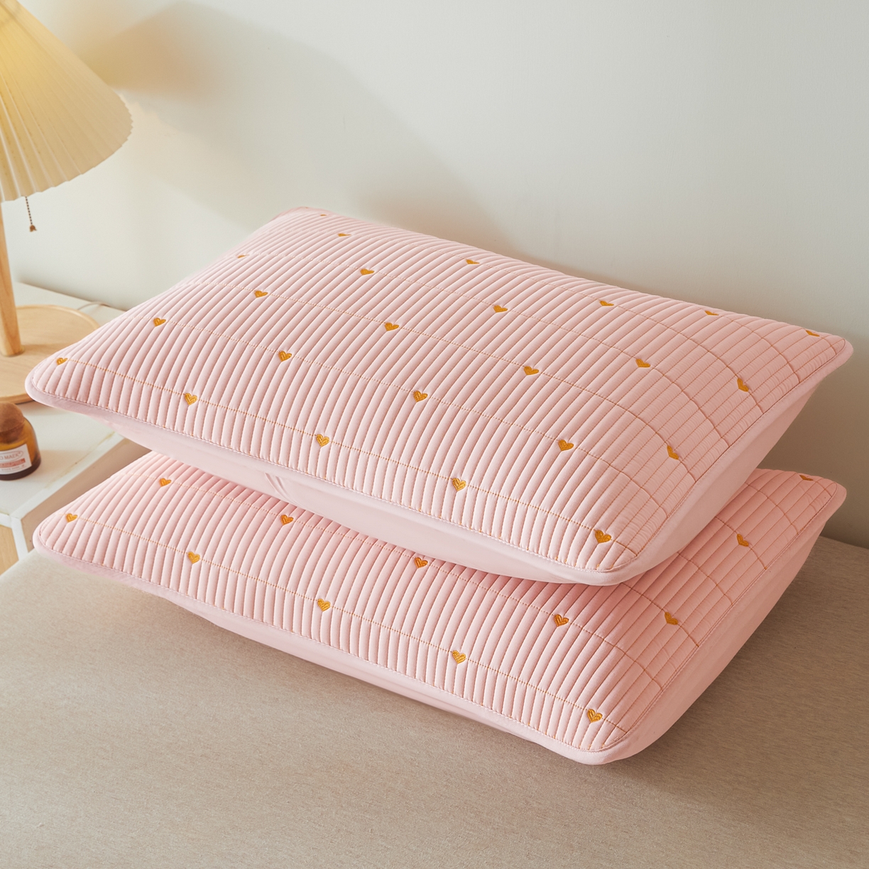 91家纺网 家纺一手货源 找家纺 芬晴家纺 2025新款防水枕套-繁星-爱心-简爱-空间 爱心-豆沙粉