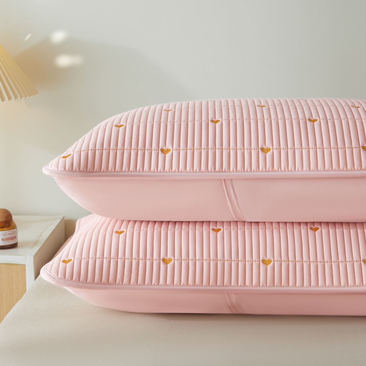 91家纺网 家纺一手货源 找家纺 芬晴家纺 2025新款防水枕套-繁星-爱心-简爱-空间 爱心-豆沙粉