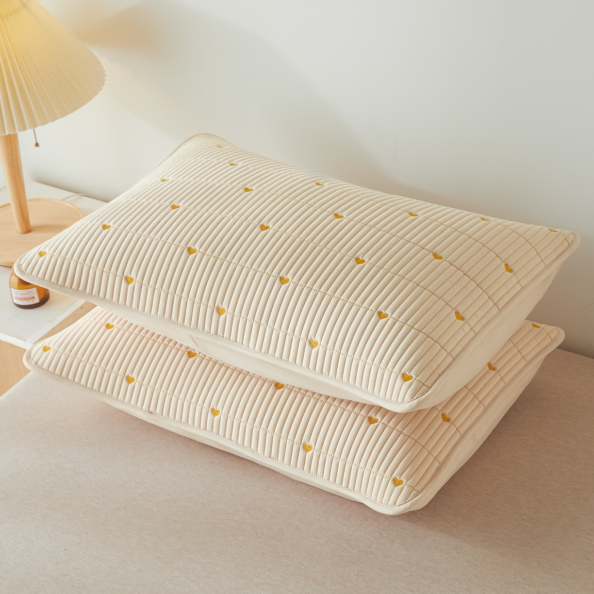 91家纺网 家纺一手货源 找家纺 芬晴家纺 2025新款防水枕套-繁星-爱心-简爱-空间 爱心-卡其