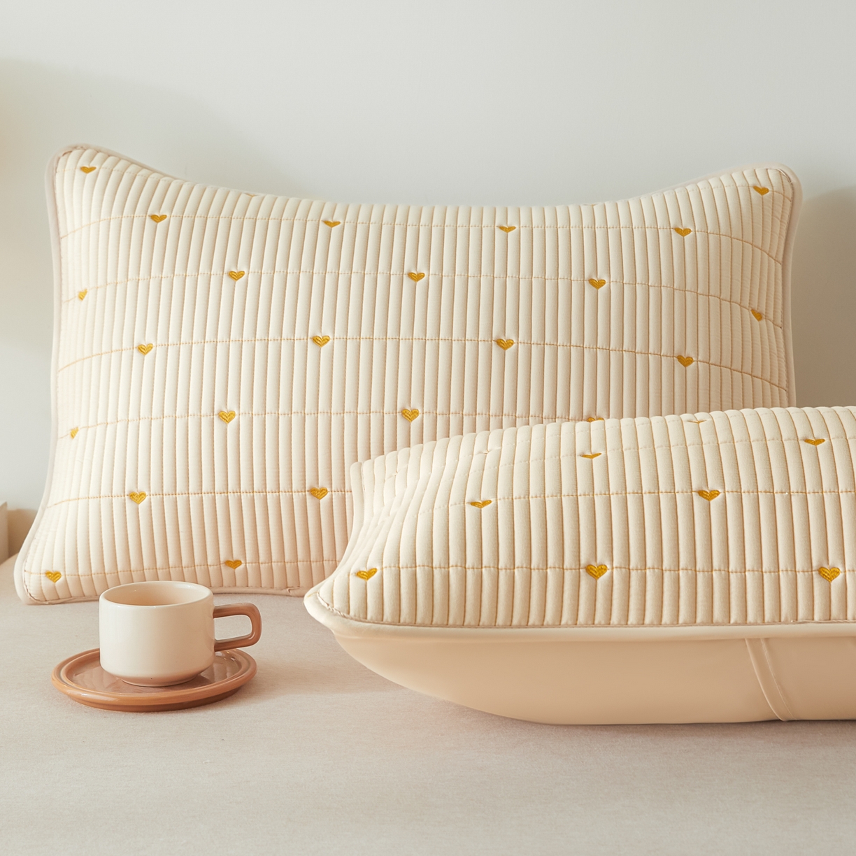 91家纺网 家纺一手货源 找家纺 芬晴家纺 2025新款防水枕套-繁星-爱心-简爱-空间 爱心-卡其