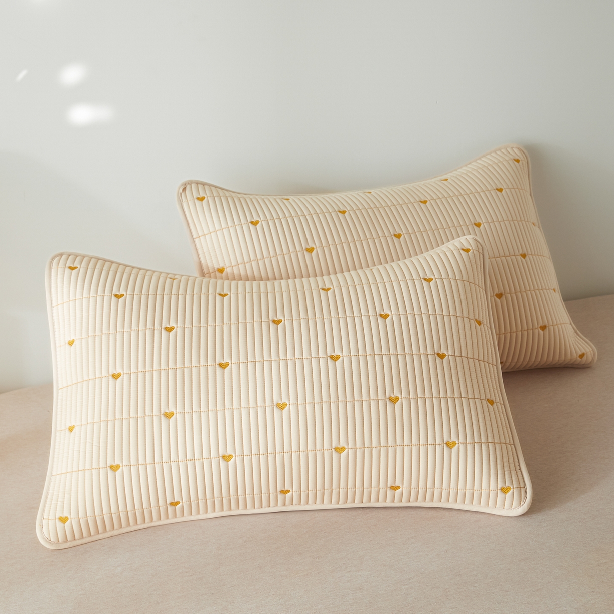 91家纺网 家纺一手货源 找家纺 芬晴家纺 2025新款防水枕套-繁星-爱心-简爱-空间 爱心-卡其