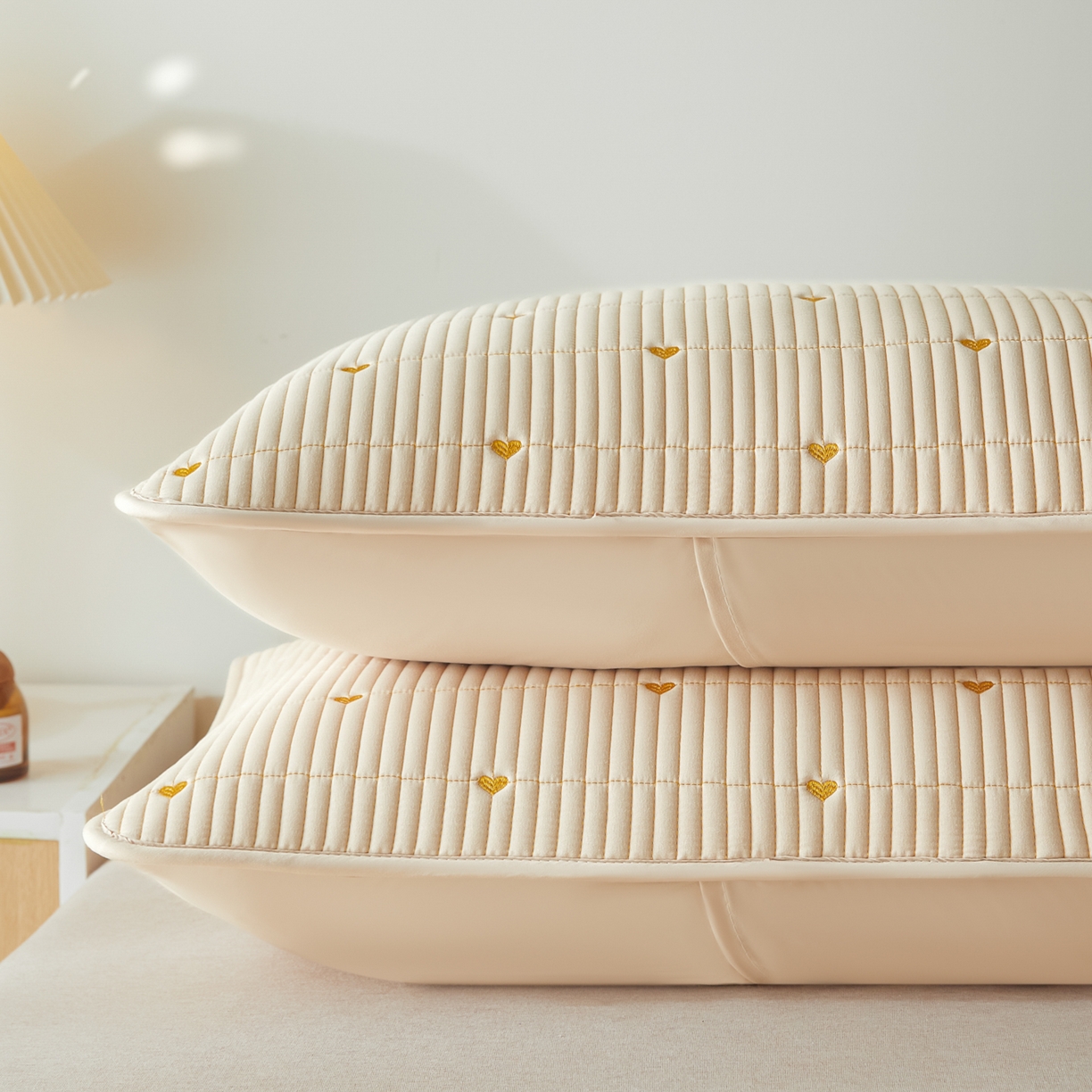 91家纺网 家纺一手货源 找家纺 芬晴家纺 2025新款防水枕套-繁星-爱心-简爱-空间 爱心-卡其