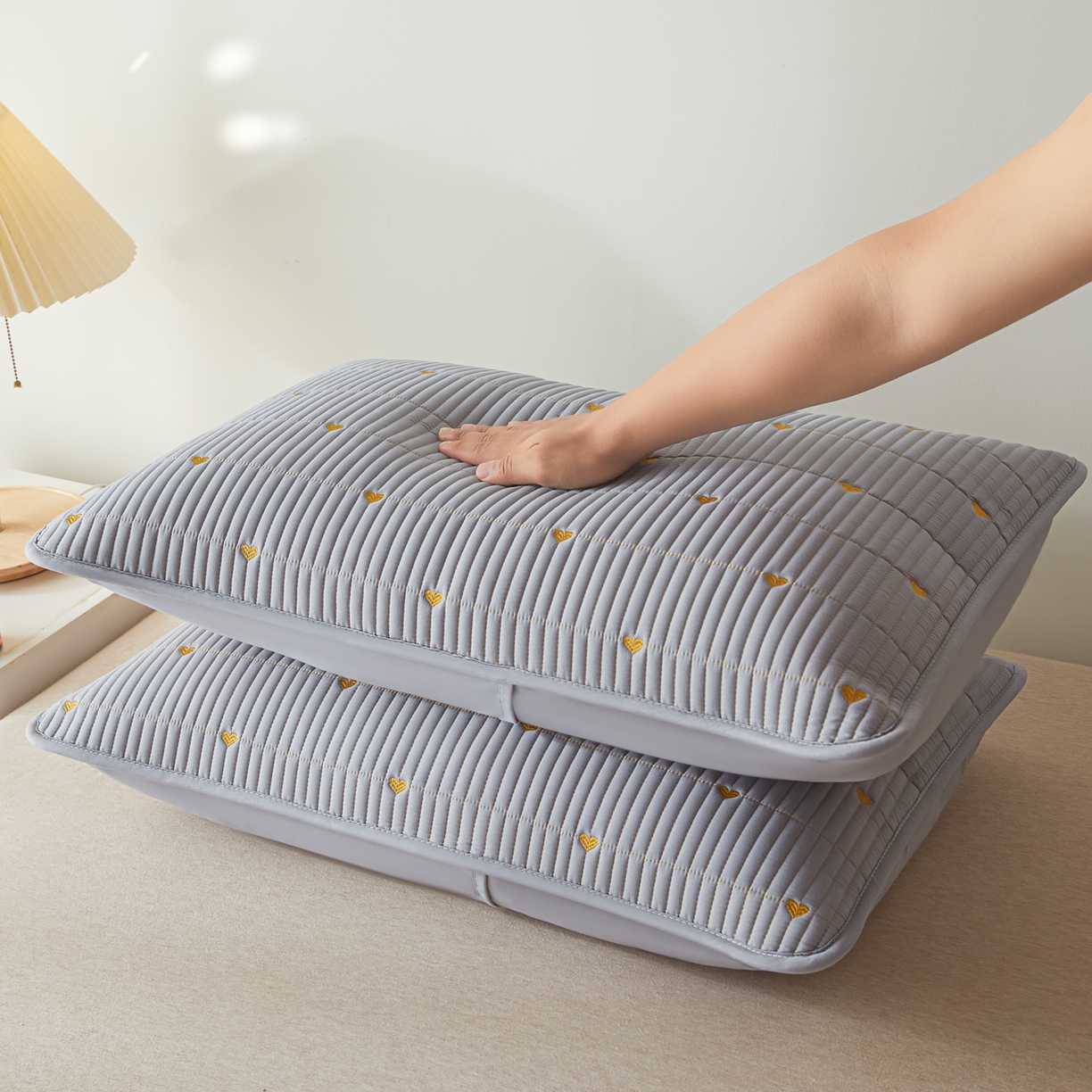 91家纺网 家纺一手货源 找家纺 芬晴家纺 2025新款防水枕套-繁星-爱心-简爱-空间 爱心-星灰