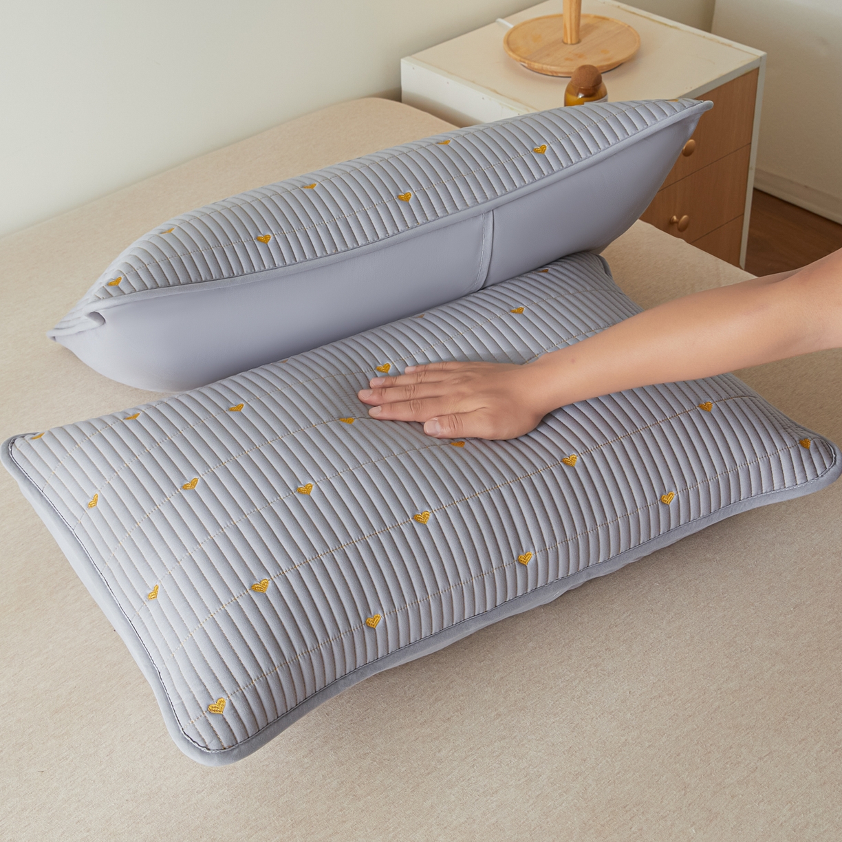 91家纺网 家纺一手货源 找家纺 芬晴家纺 2025新款防水枕套-繁星-爱心-简爱-空间 爱心-星灰