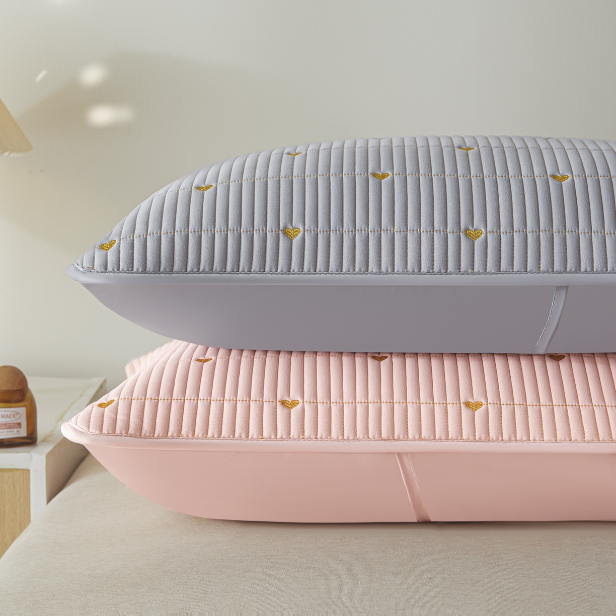 91家纺网 家纺一手货源 找家纺 芬晴家纺 2025新款防水枕套-繁星-爱心-简爱-空间 爱心-粉+灰