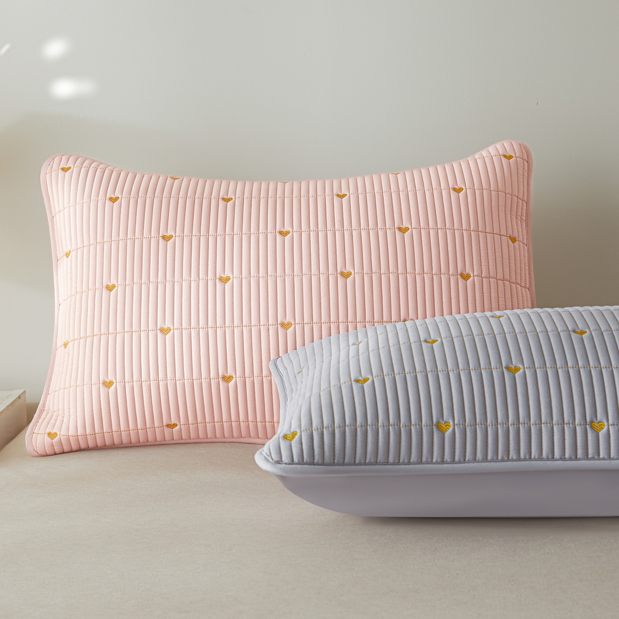 91家纺网 家纺一手货源 找家纺 芬晴家纺 2025新款防水枕套-繁星-爱心-简爱-空间 爱心-粉+灰