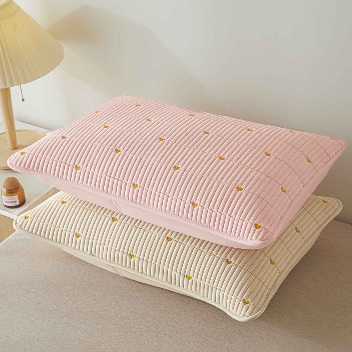 91家纺网 家纺一手货源 找家纺 芬晴家纺 2025新款防水枕套-繁星-爱心-简爱-空间 爱心-粉+卡其