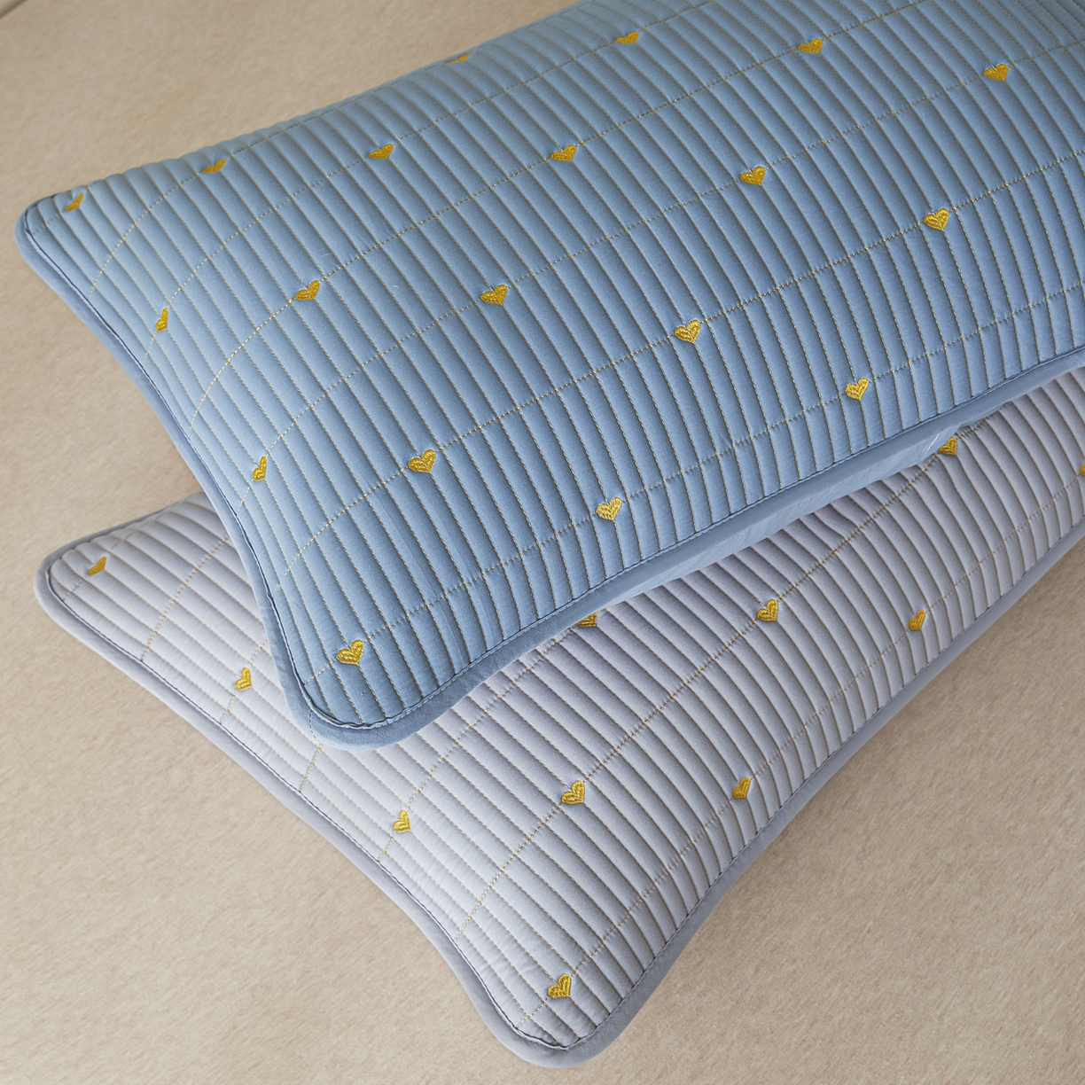 91家纺网 家纺一手货源 找家纺 芬晴家纺 2025新款防水枕套-繁星-爱心-简爱-空间 爱心+蓝+灰