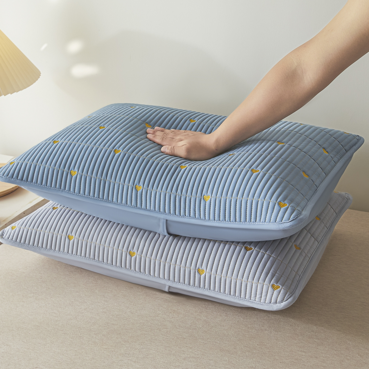 91家纺网 家纺一手货源 找家纺 芬晴家纺 2025新款防水枕套-繁星-爱心-简爱-空间 爱心+蓝+灰