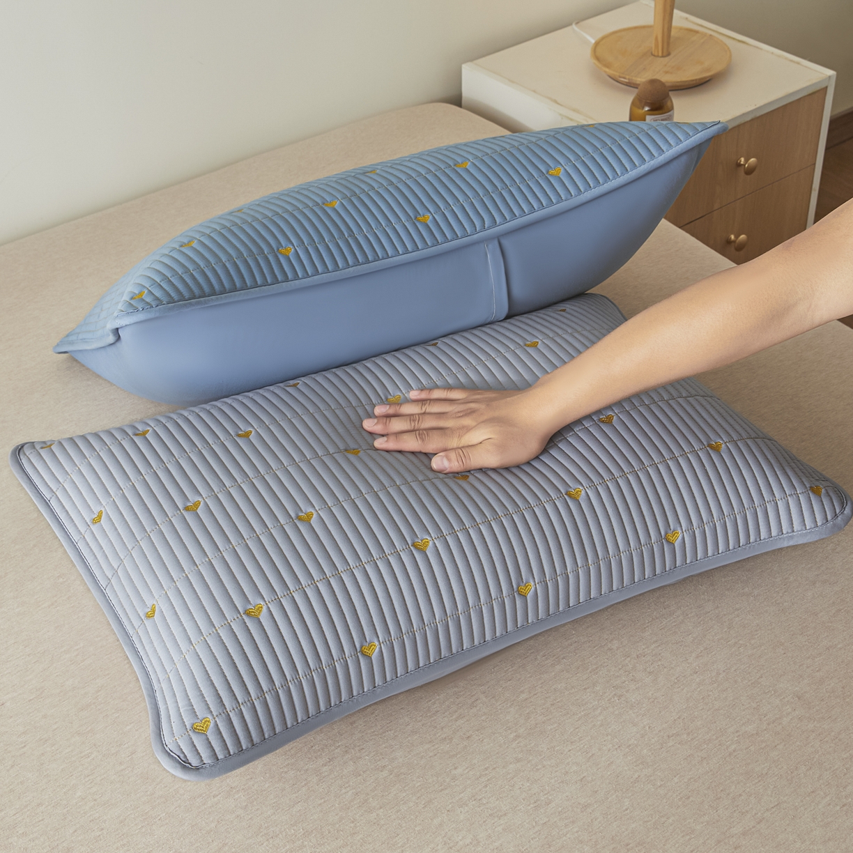 91家纺网 家纺一手货源 找家纺 芬晴家纺 2025新款防水枕套-繁星-爱心-简爱-空间 爱心+蓝+灰