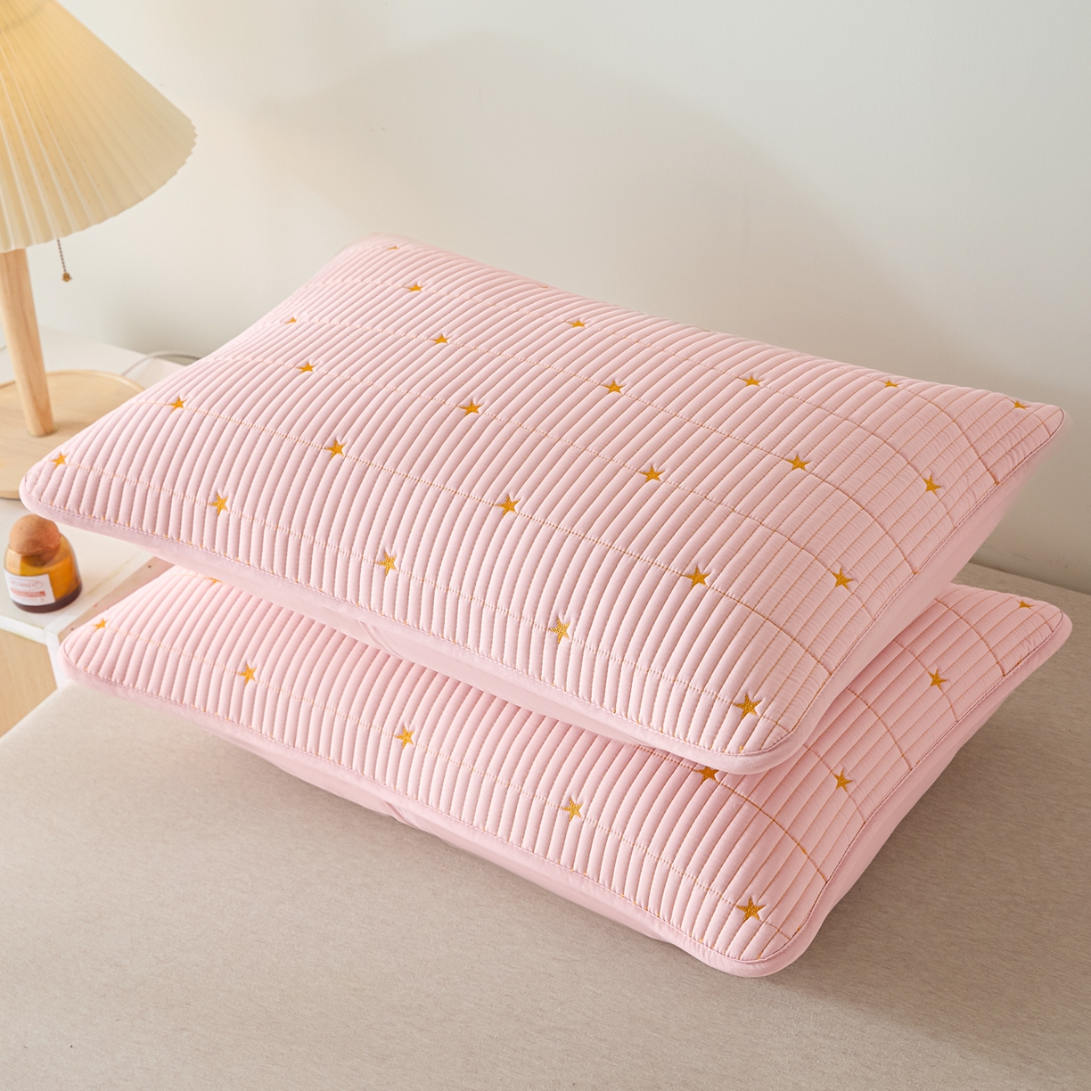 91家纺网 家纺一手货源 找家纺 芬晴家纺 2025新款防水枕套-繁星-爱心-简爱-空间 繁星-豆沙粉