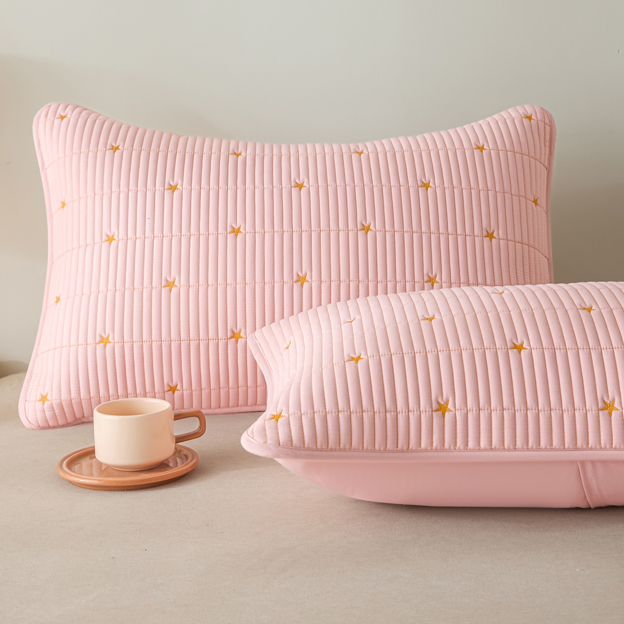 91家纺网 家纺一手货源 找家纺 芬晴家纺 2025新款防水枕套-繁星-爱心-简爱-空间 繁星-豆沙粉