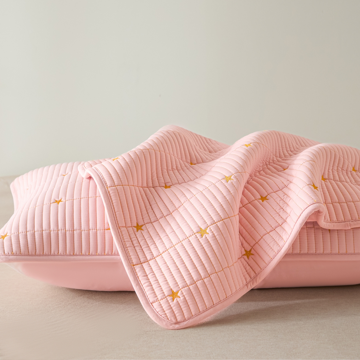 91家纺网 家纺一手货源 找家纺 芬晴家纺 2025新款防水枕套-繁星-爱心-简爱-空间 繁星-豆沙粉