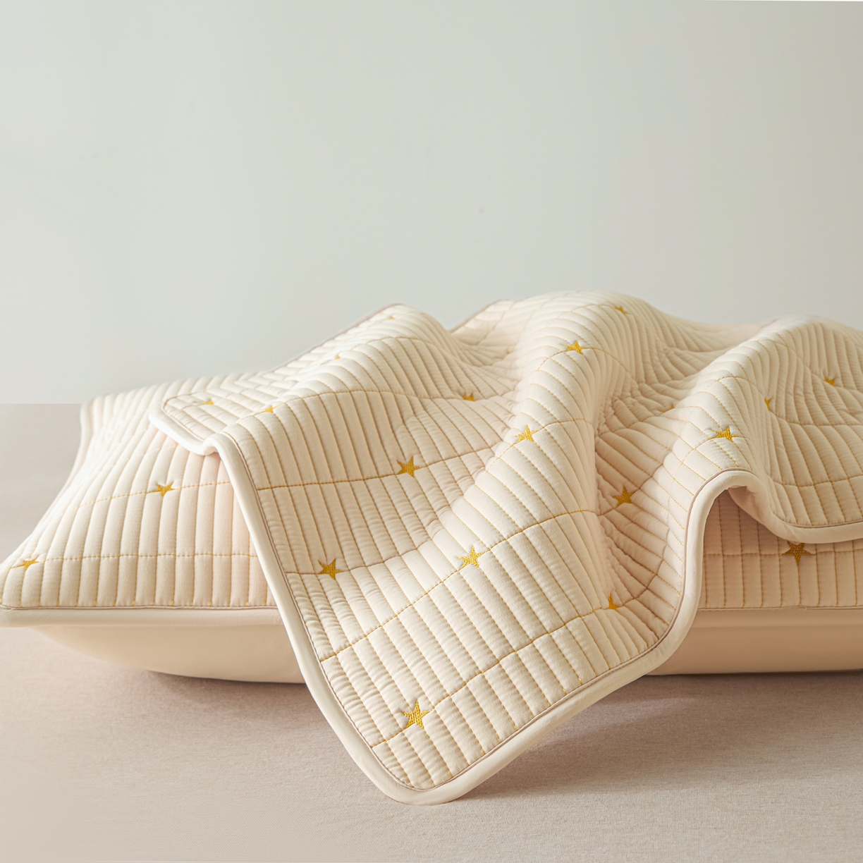 91家纺网 家纺一手货源 找家纺 芬晴家纺 2025新款防水枕套-繁星-爱心-简爱-空间 繁星-卡其