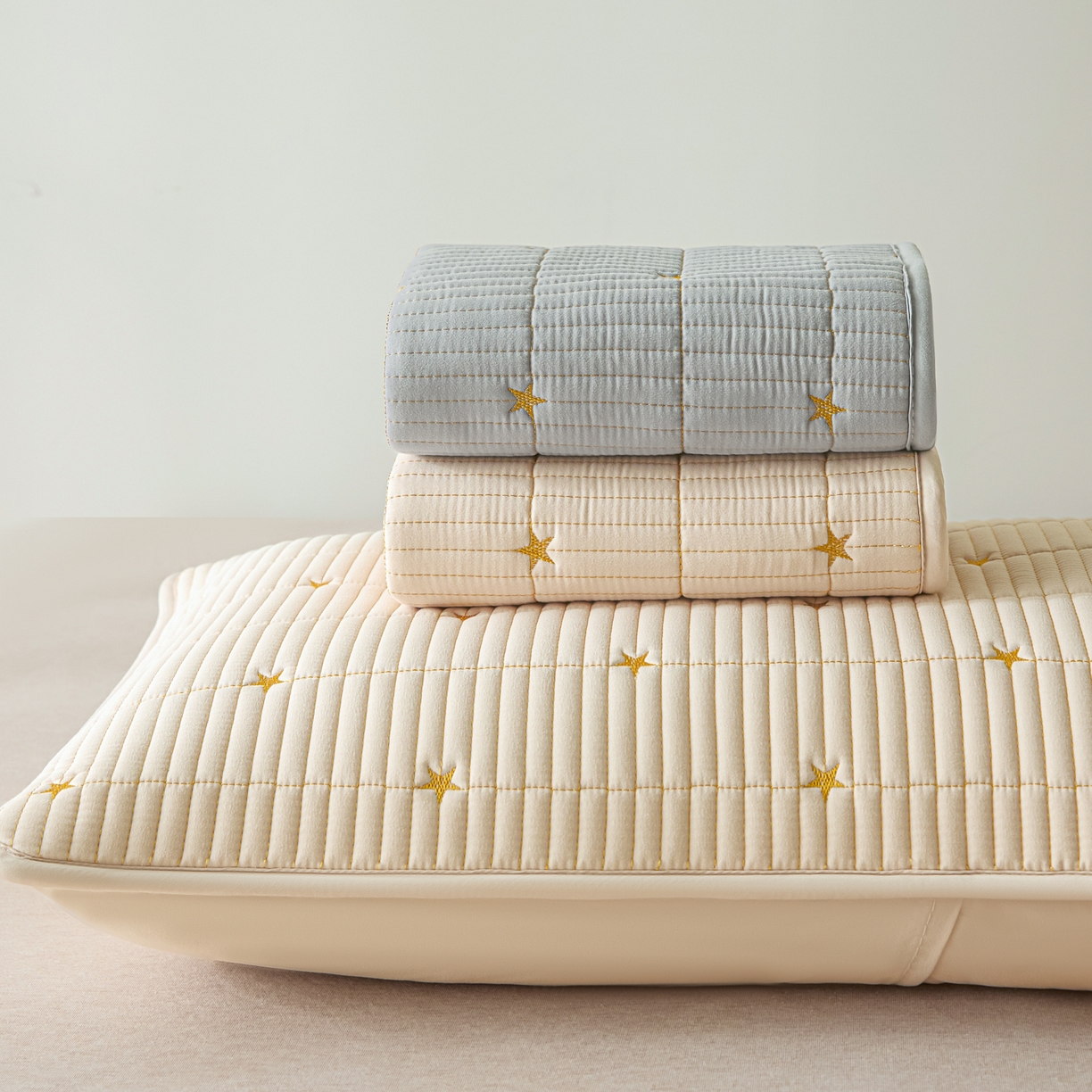 91家纺网 家纺一手货源 找家纺 芬晴家纺 2025新款防水枕套-繁星-爱心-简爱-空间 繁星-卡其