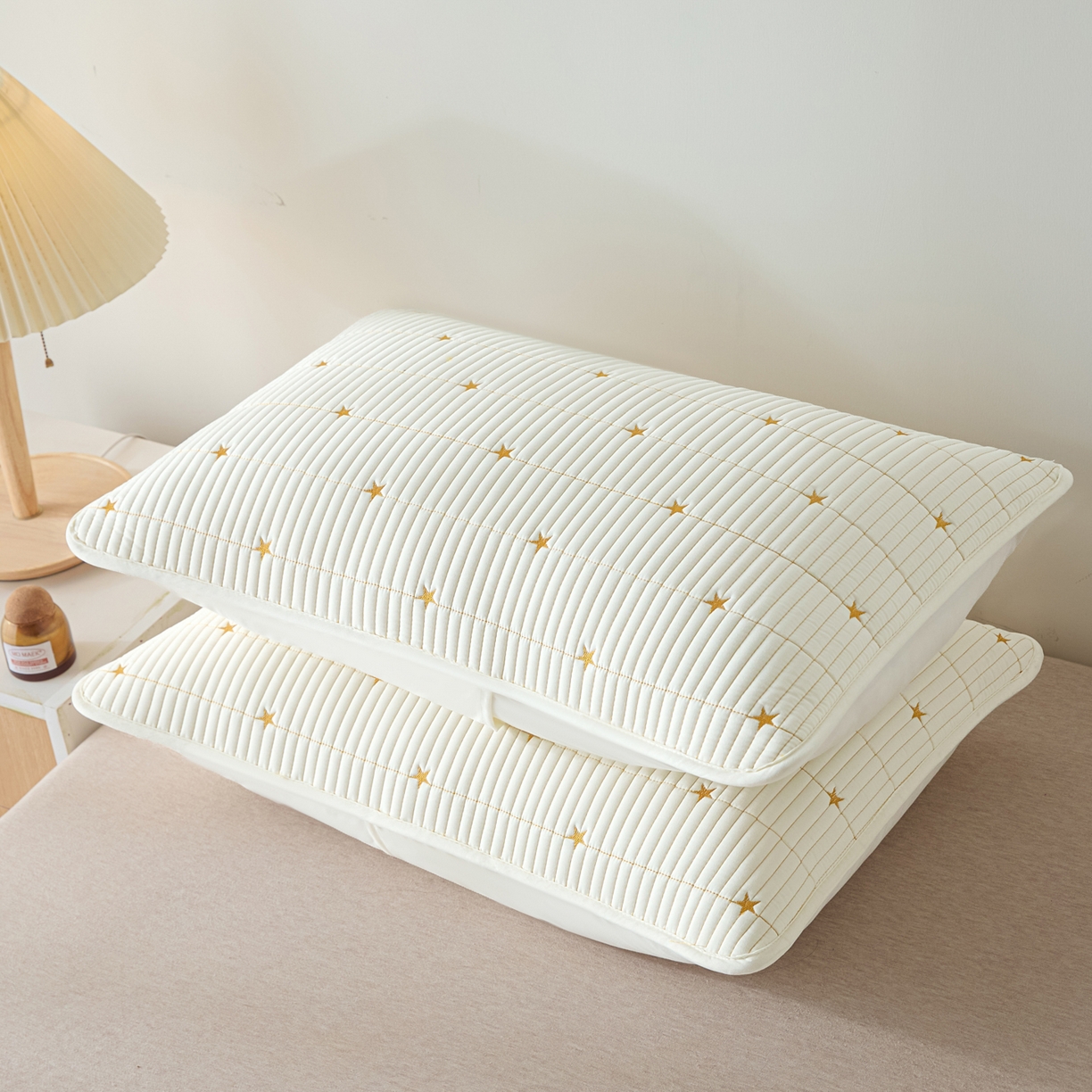 91家纺网 家纺一手货源 找家纺 芬晴家纺 2025新款防水枕套-繁星-爱心-简爱-空间 繁星-米白