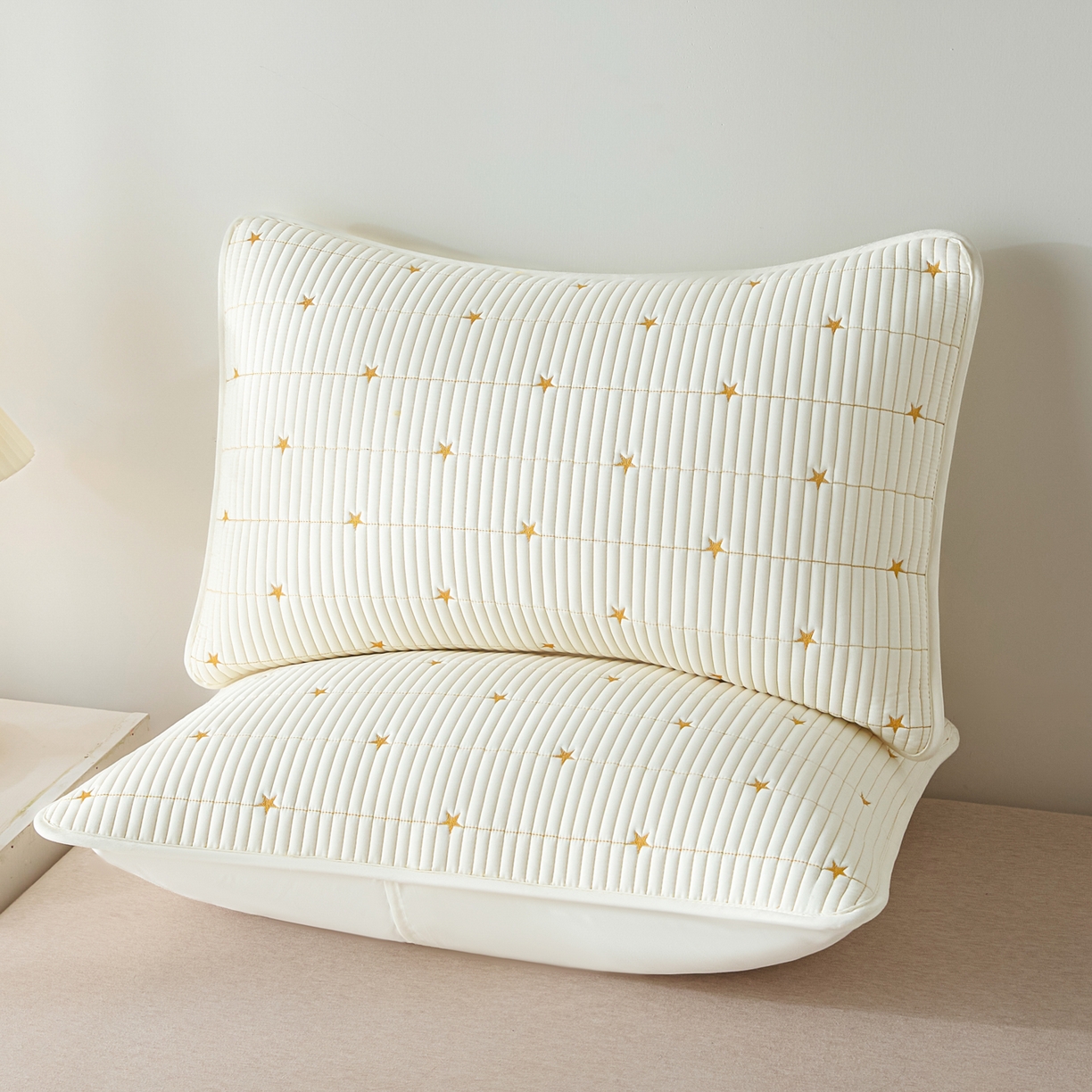 91家纺网 家纺一手货源 找家纺 芬晴家纺 2025新款防水枕套-繁星-爱心-简爱-空间 繁星-米白