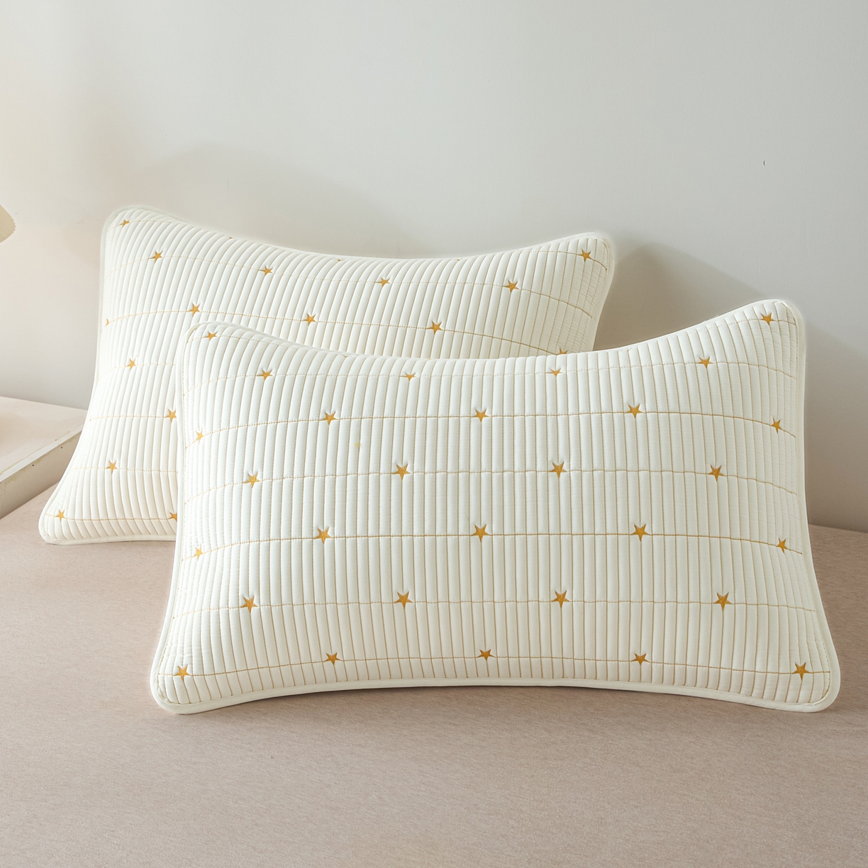 91家纺网 家纺一手货源 找家纺 芬晴家纺 2025新款防水枕套-繁星-爱心-简爱-空间 繁星-米白