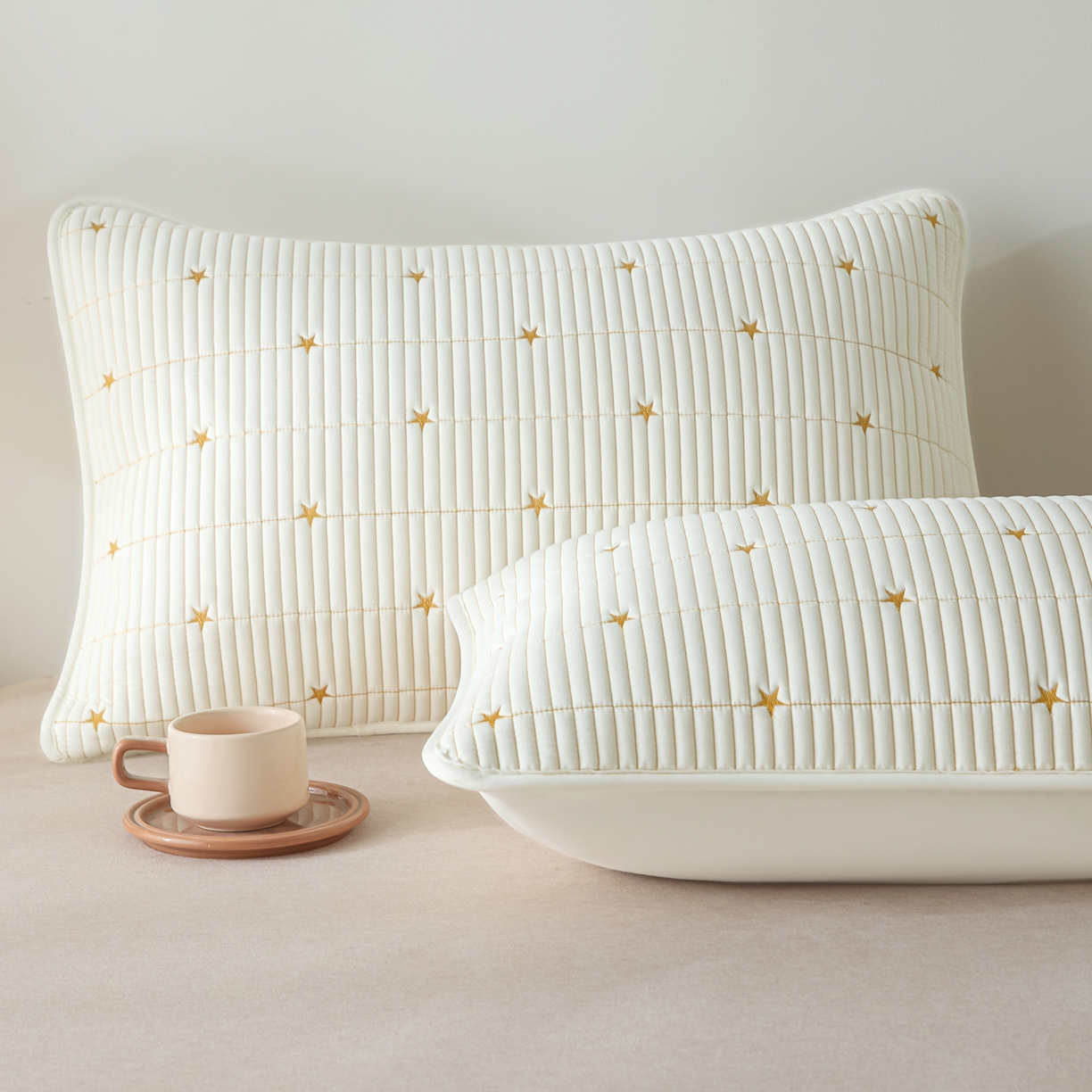 91家纺网 家纺一手货源 找家纺 芬晴家纺 2025新款防水枕套-繁星-爱心-简爱-空间 繁星-米白