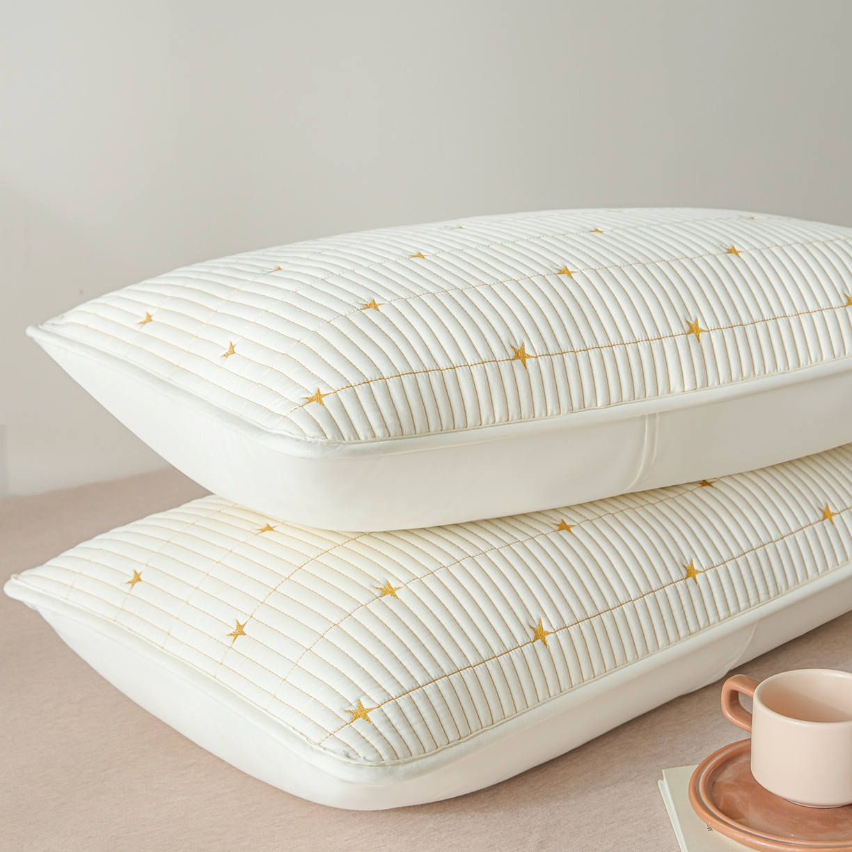 91家纺网 家纺一手货源 找家纺 芬晴家纺 2025新款防水枕套-繁星-爱心-简爱-空间 繁星-米白