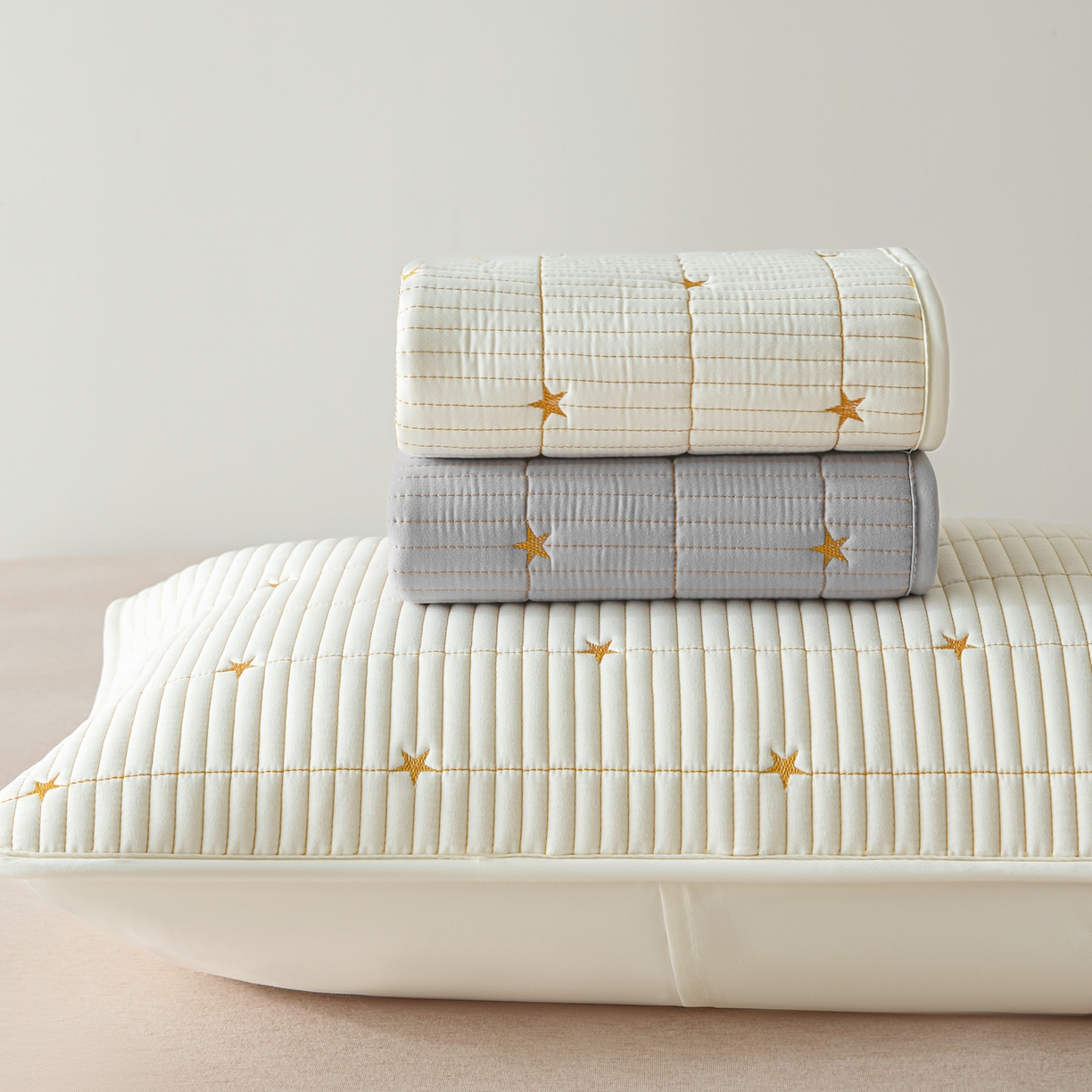 91家纺网 家纺一手货源 找家纺 芬晴家纺 2025新款防水枕套-繁星-爱心-简爱-空间 繁星-米白