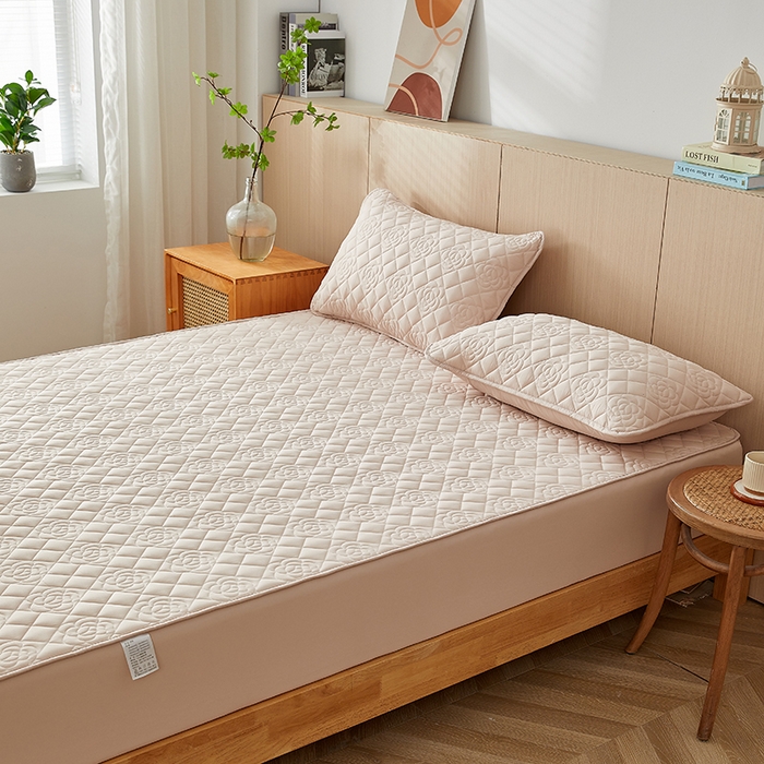 91家纺网 家纺一手货源 找家纺 （总）卓越家纺 2025新款山茶花款防水夹棉床笠