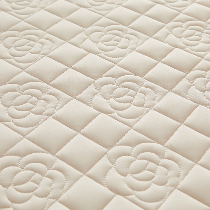 91家纺网 家纺一手货源 找家纺 卓越家纺 2025新款山茶花款防水夹棉床笠 山茶花-米黄