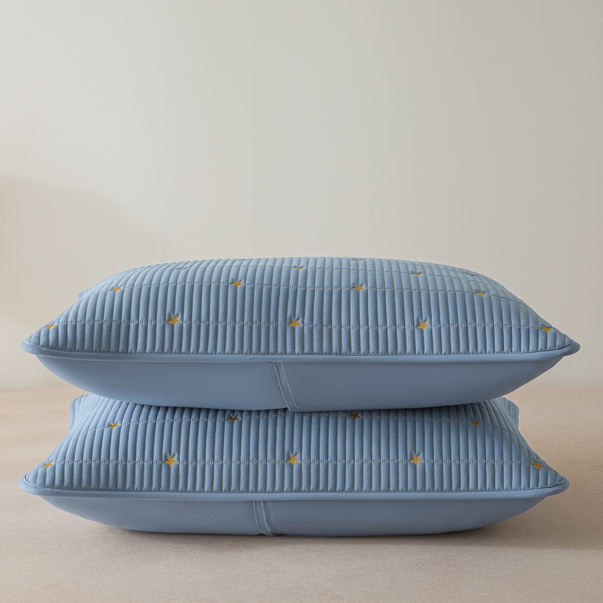 91家纺网 家纺一手货源 找家纺 芬晴家纺 2025新款防水枕套-繁星-爱心-简爱-空间 繁星-雾蓝