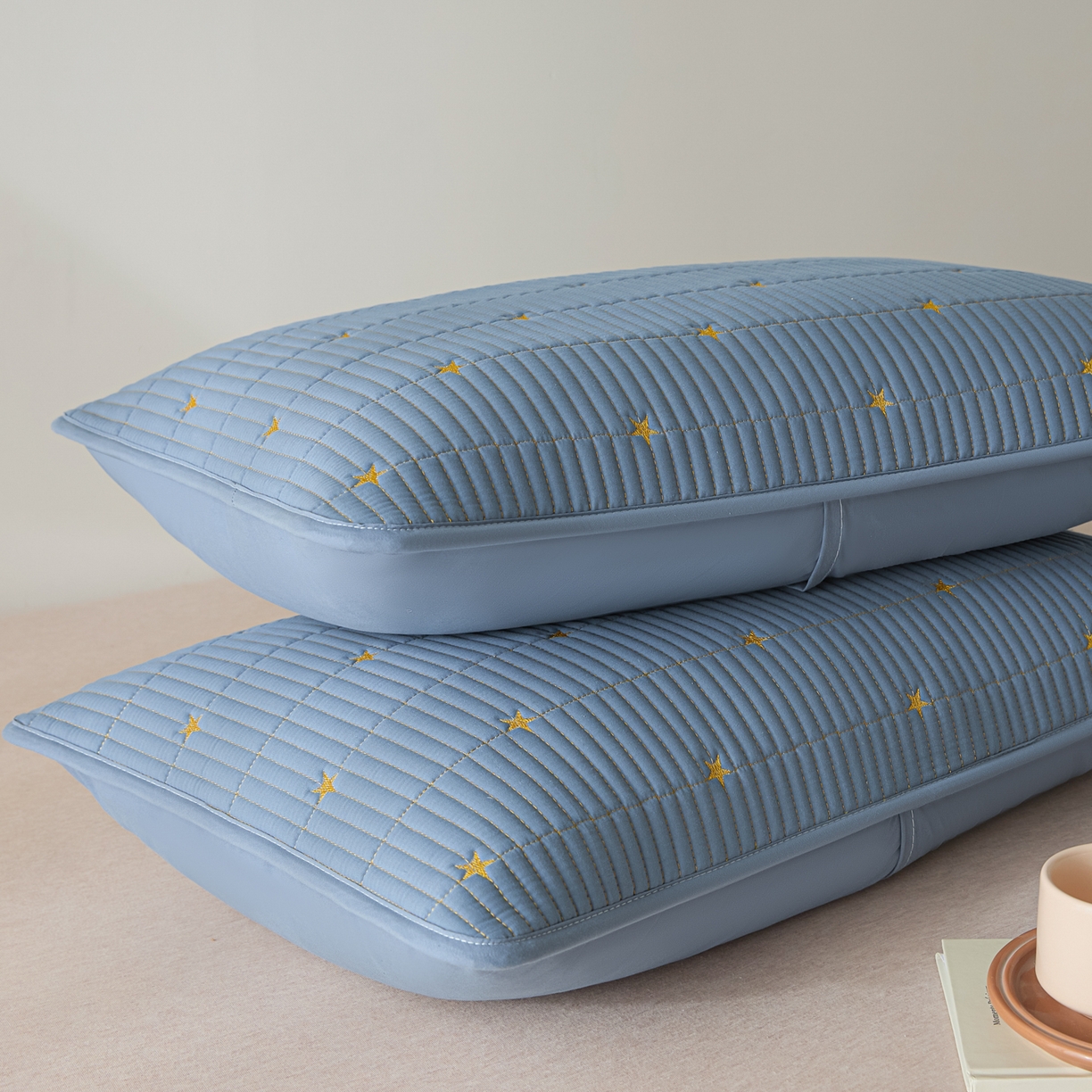 91家纺网 家纺一手货源 找家纺 芬晴家纺 2025新款防水枕套-繁星-爱心-简爱-空间 繁星-雾蓝